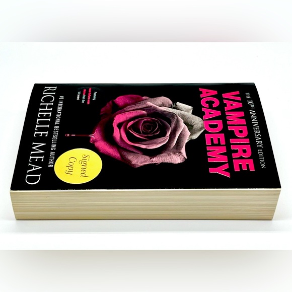NEW Signed 10th Anniversary Edition of Vampire Academy by Richelle Mead - Picture 12 of 15